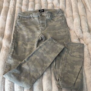 Hudson Cammo Jeggings. Size 27
